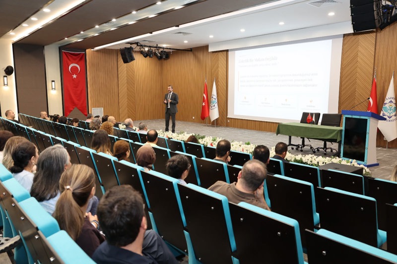 AKADEMİK DANIŞMANLIK VE LİDERLİK EĞİTİMİ